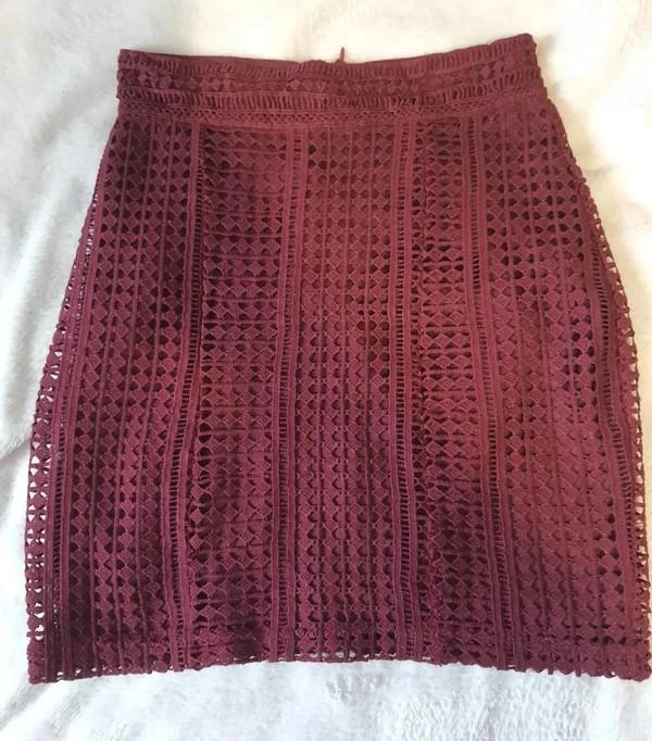 Jupe courte en dentelle bordeaux 34 - XS